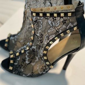 Beautiful Giuseppe Zanotti Lace & Gold Stud High Heel Booties size 9